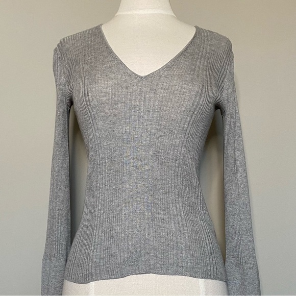 NAADAM Silk Cashmere Gray Ribbed V-neck Bell Sleeve Sweater Light Heather XS - Picture 2 of 11